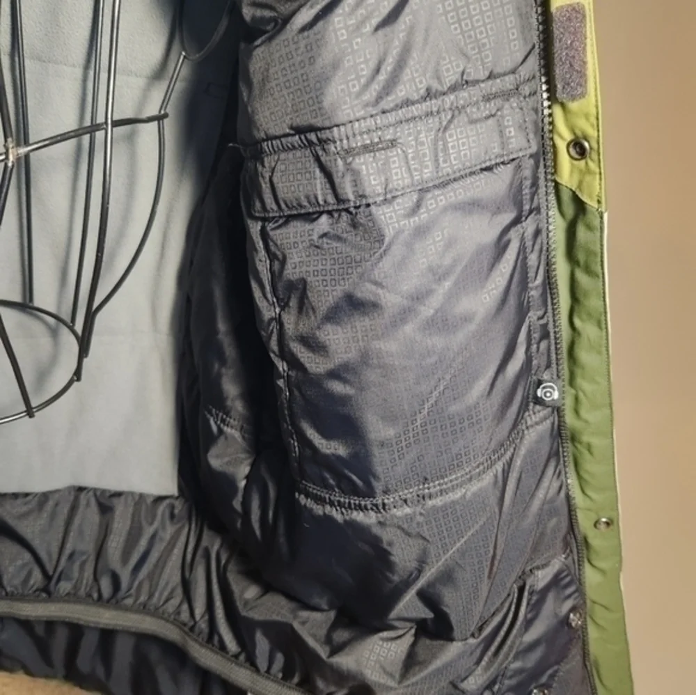 Columbia youth wateproof winter jacket coat 18/20 Warm Pockets Hood‎